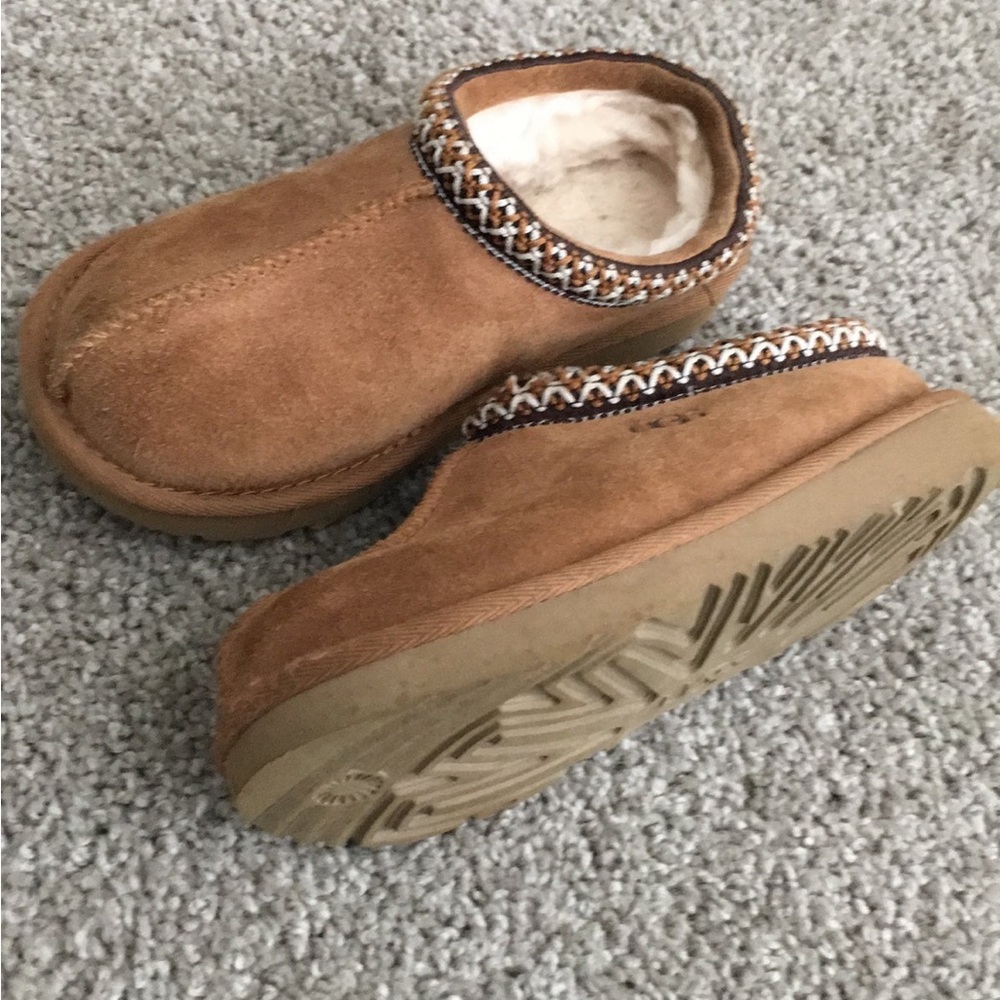 Uggs - Picture 4 of 6